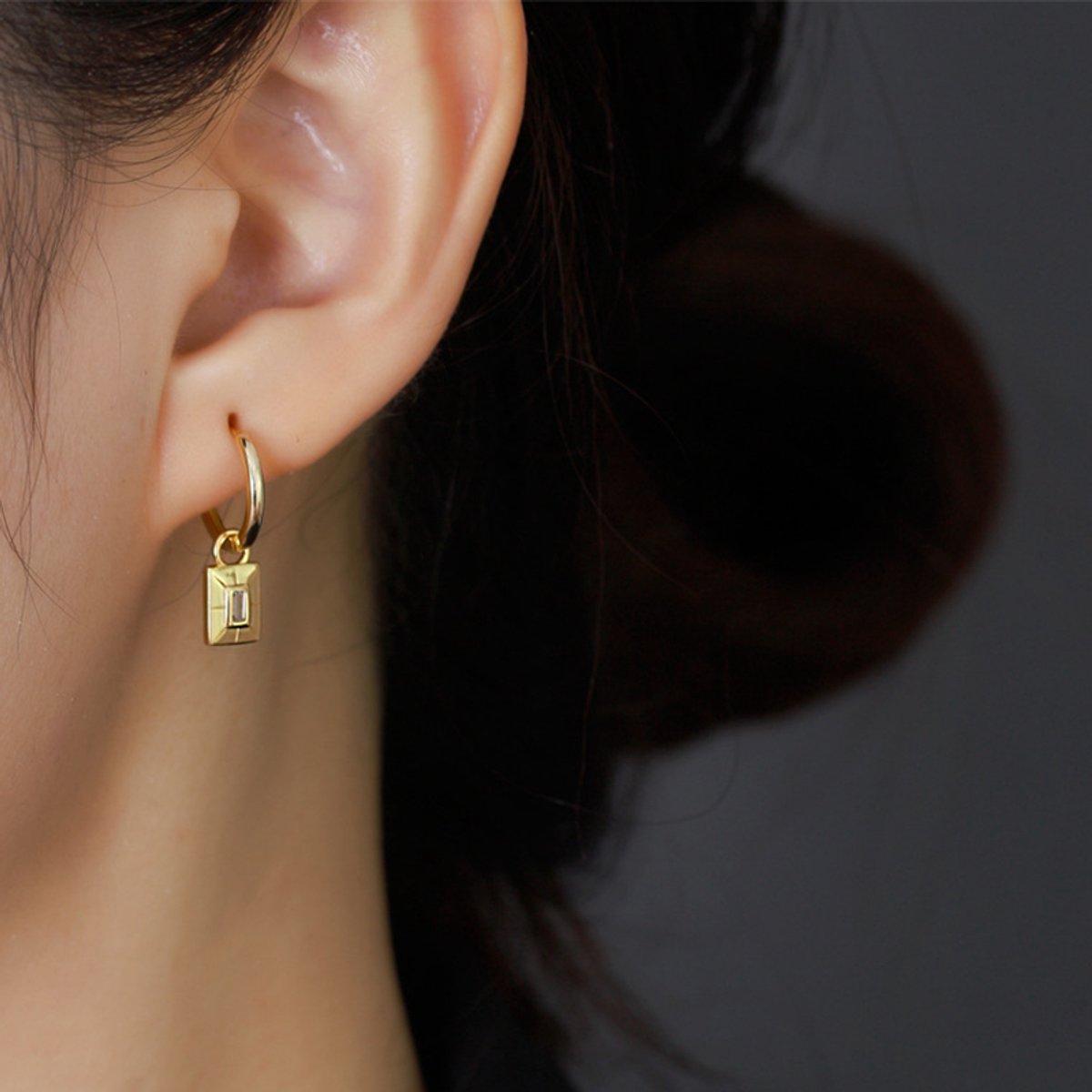 Petit Comité - Oorbellen Dames Geboortesteen Juni Maansteen - 925 Sterling Zilver - 18K gold plated - Dames Cadeau