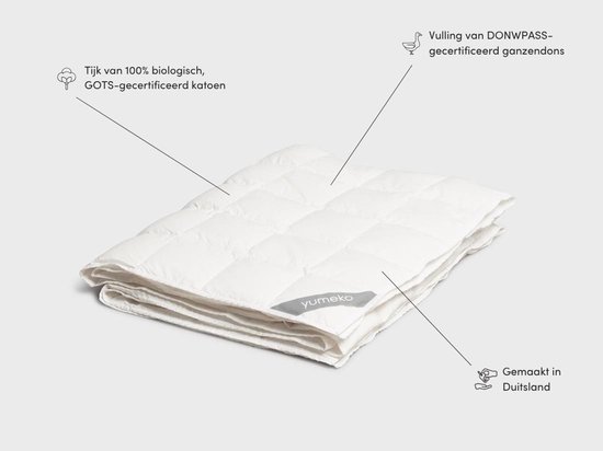 Wit ganzendons dekbed met label 'yumeko'. Gemaakt van 100% biologisch GOTS-gecertificeerd katoen, gevuld met DONWPASS-gecertificeerd ganzendons.