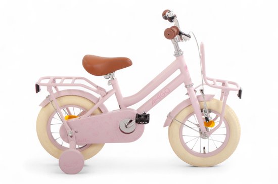 Vélo d'enfant rose avec roulettes, selle marron, panier avant et porte-bagages arrière.