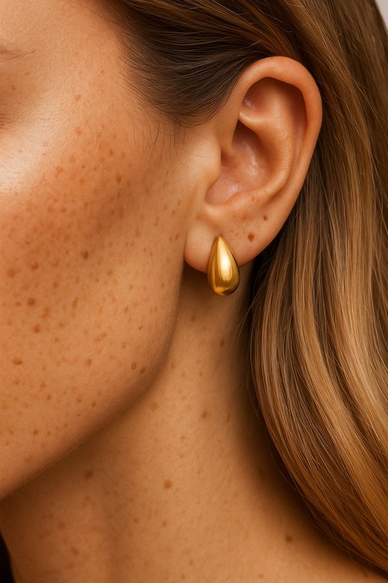 Lundholm Oorknopjes Dames Goudkleurig Jewellery - Premium Stainless Steel Gold Plated - Luxe Druppel Oorbellen (1.35 cm) - Elegant Cadeau Vrouw My verjaardag cadeau vrouw - Luxe Geschenkverpakking