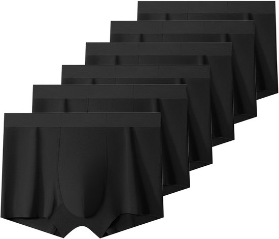 Zes zwarte boxershorts voor heren, gestapeld en schuin geplaatst.