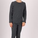 Jongen met lange mouwen grijze thermoshirt met ronde hals en geribbelde stof.