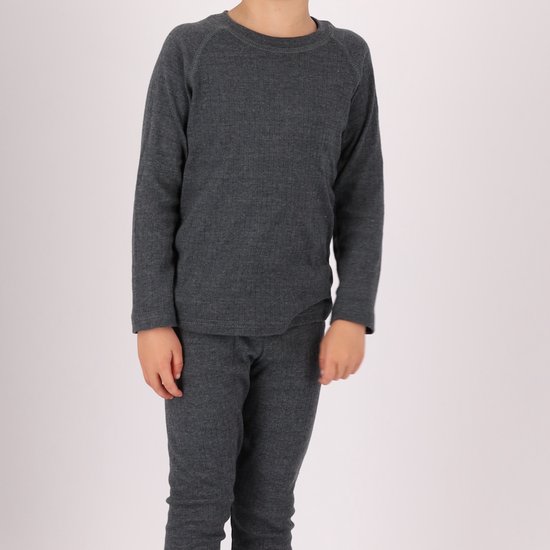 Jongen met lange mouwen grijze thermoshirt met ronde hals en geribbelde stof.