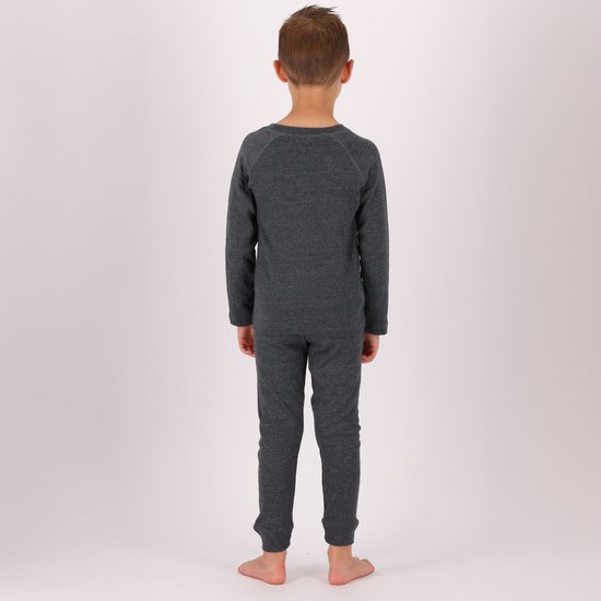 Jongen met lange mouwen grijze thermoshirt met ronde hals, van achteren gezien.