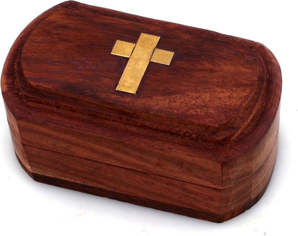 Handgemaakte houten opbergdoos met decoratief kruis