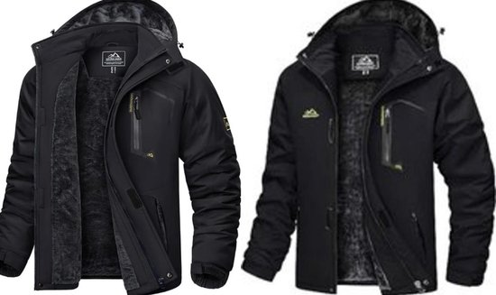 Deux vestes d'hiver noires avec capuche et doublure en fourrure, l'une ouverte, l'autre fermée.