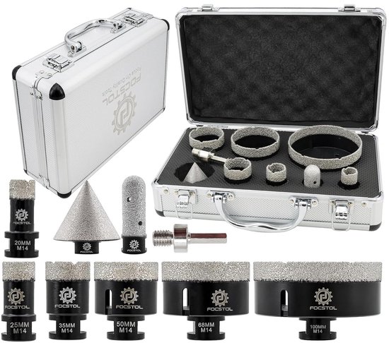 Diamantboor-set met diverse maten in een zilveren opbergkoffer met schuimrubberen inleg.