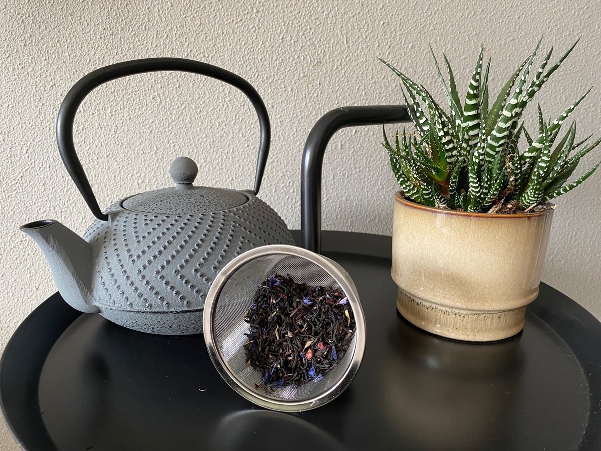 Unyqoos® Stijlvolle grijze gietijzeren theepot met roestvrijstalen filter 1,2 liter — cadeau in Koken & Dineren - foto 2