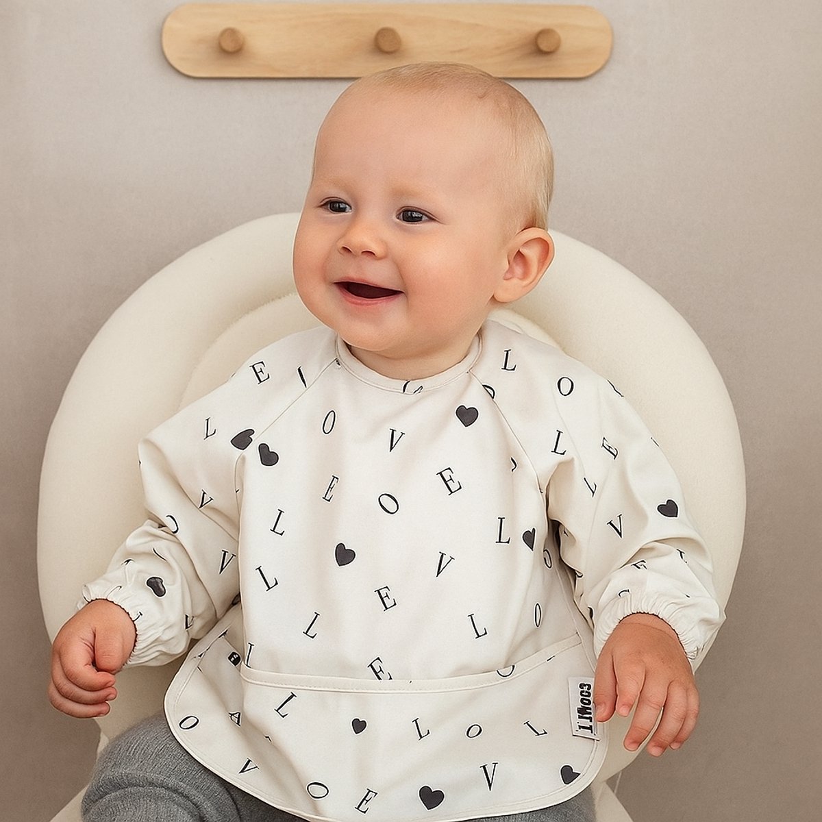 AliRose – Waterafstotend Eet- en Knutsel Jasje | Anti-Knoei Bib met Lange Mouwen | Wasbaar & Zacht Sluitingssysteem - LOVE - Extra Stevig