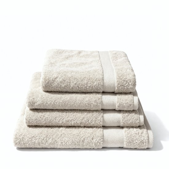 Pile de serviettes de bain crème avec bande tissée