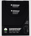 Verpakking van een 2-pack zwarte T-shirts met ronde hals. Toont de t-shirts en de productinformatie.