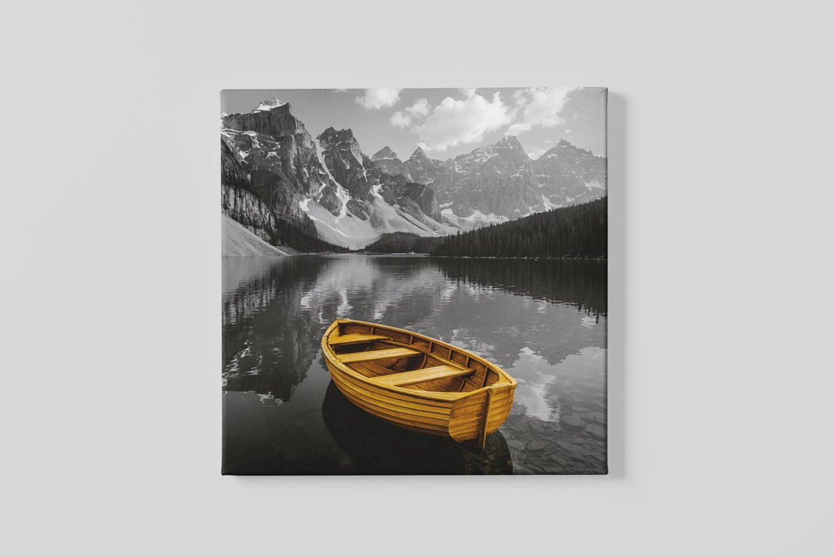 Trendex Global Vierkant Canvas Schilderij - Gele Boot op Bergmeer - 100x100 cm Geel