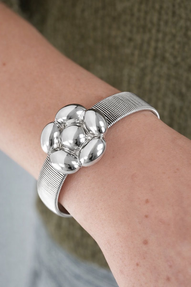 Lundholm Luxe Armband Dames Zilver kleurig Bracelet Bloem Groot – Premium Stainless Steel Jewellery – Armband Dames Bloem One Size – My Rosa Serie - Luxe Geschenkverpakking – Cadeau voor Haar
