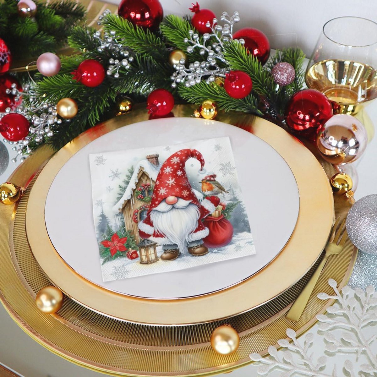 Winterse Tafeldecoratie Met Gnome Motief - 20 Papieren Servetten 33x33cm