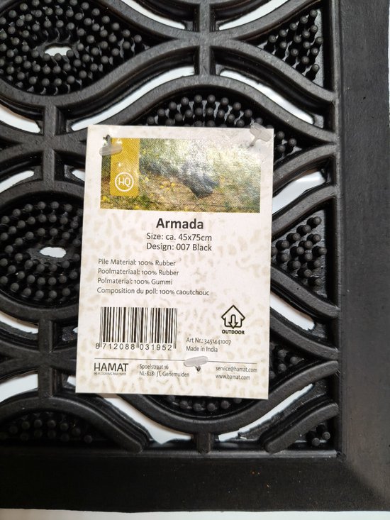 Close-up van het label op de zwarte deurmat 'Armada' maat 45x75cm, design 007 black, made in India.
