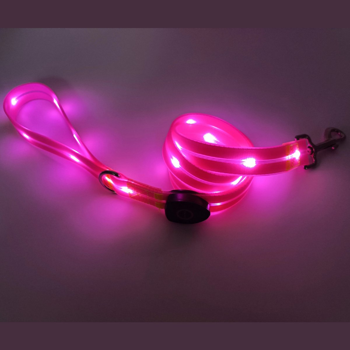 LED Waterdichte hondenriem Roze USB Oplaadbaar, brengt licht in het donker voor veilige nachtelijke wandelingen voor Kleine, middelgrote tot grote honden
