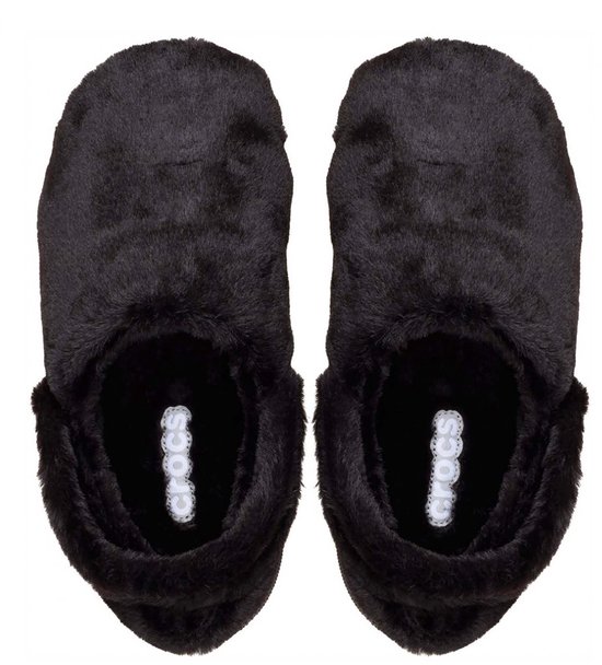 Vue de dessus de sabots Crocs noirs doublés de fourrure. La semelle intérieure montre le logo 'Crocs'.