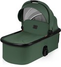 Groene kinderwagen reiswieg met kap en zilveren accenten.