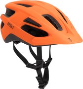 Oranje fietshelm met zwarte BBB logo's, zwarte accenten en verstelbare bandjes.