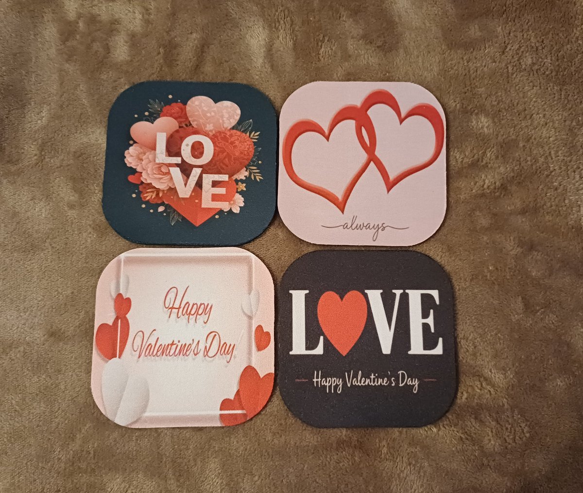 Valentijn Onderzetters Set van 4 - Love & Hearts Design - Luxe Tafelbescherming - Kurk Onderkant