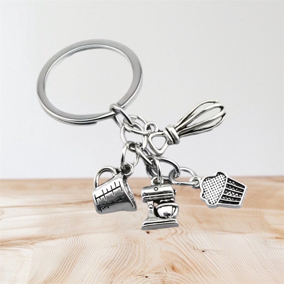 Sleutelhanger Keukengerei ( Maatbeker/keukenmachine/garde etc ) 7.3 x 3 cm