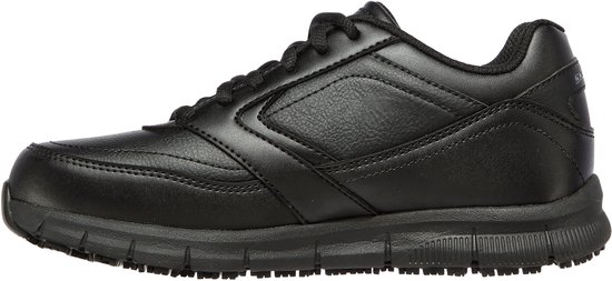 Zwarte Skechers veterschoen, leren look, met vetersluiting en dikke zool.
