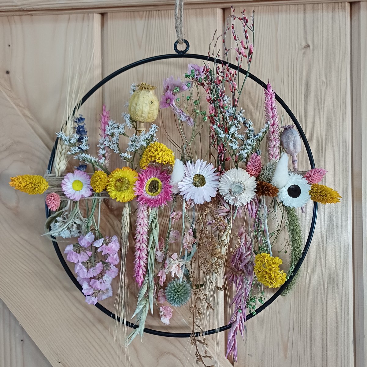 Hangende Bloemenkrans van Droogbloemen – Handgemaakt – Woondecoratie & Cadeau – Boho Stijl - interieur