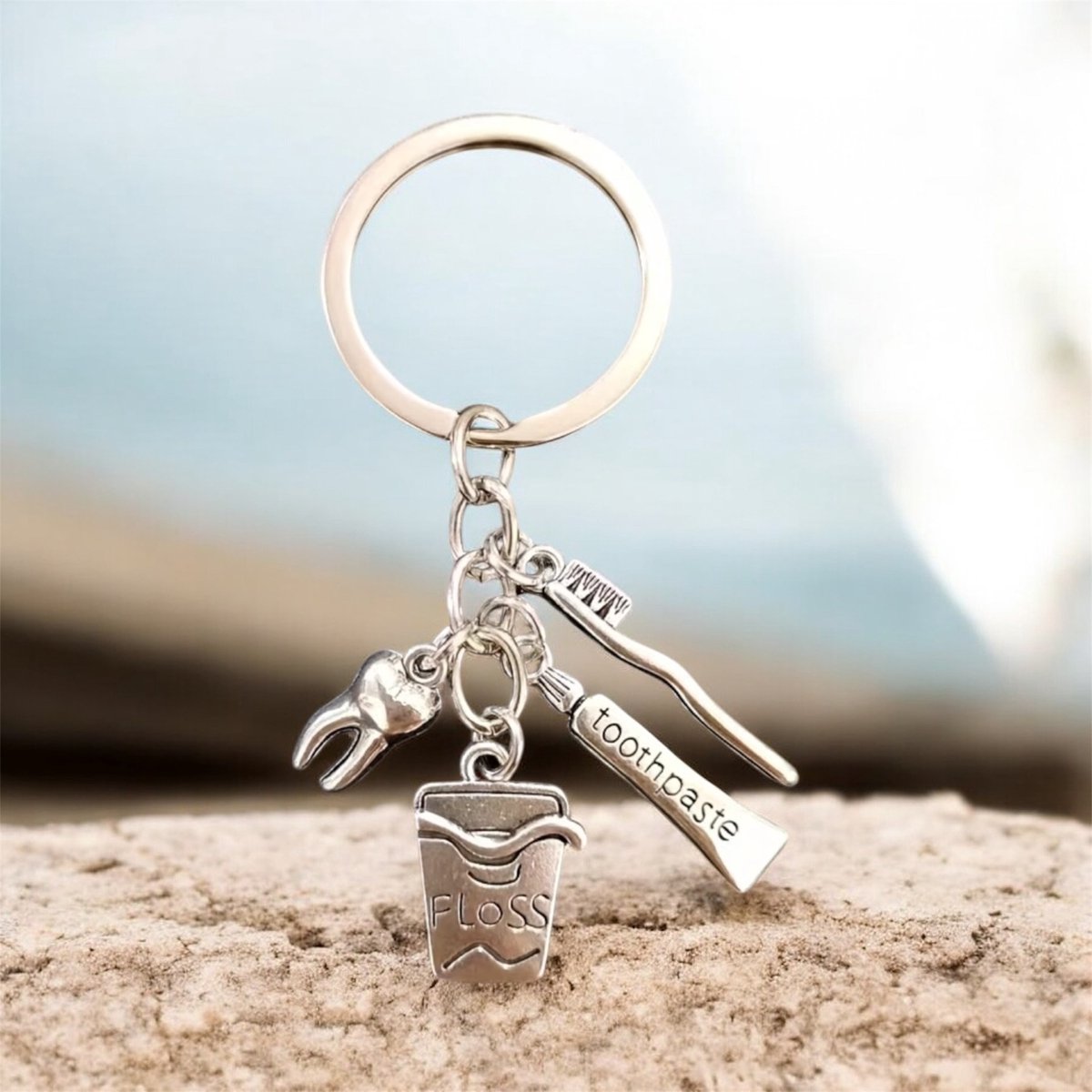 Sleutelhanger Tandarst ( Tandenborstel/Toothpaste/Kies/Flosdraad ) 7 x 3 cm