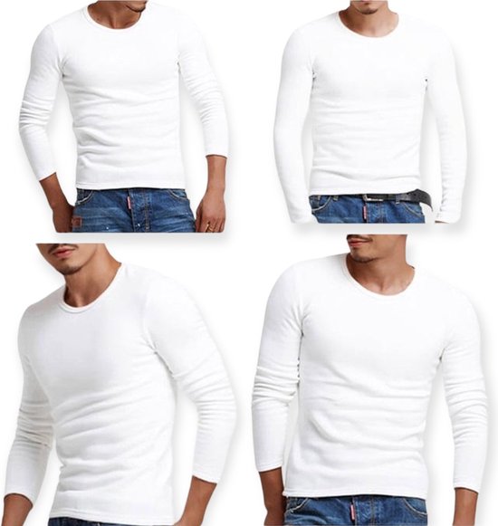 Quatre hommes portent des t-shirts blancs à manches longues. Deux avec un jean, deux avec un pantalon thermique.