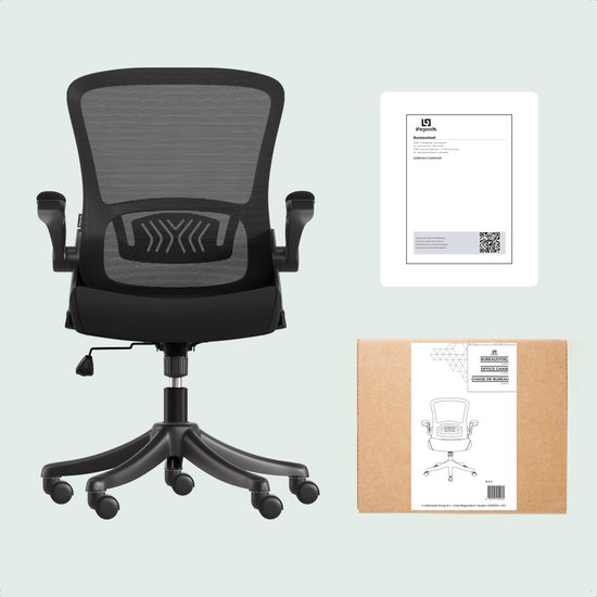 Zwarte bureaustoel met mesh rugleuning, inklapbare armleuningen en een gedetailleerde afbeelding op de verpakking.