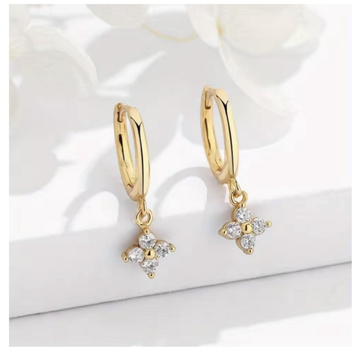 Maevi® Oorbellen Sprinkle Stars - Kleur: Goud - 18K Verguld - Incl. Luxe Verpakking - Hoge Kwaliteit - Oorbellen Set - Oorbellen / Earrings - Oor Versiering - Luxe Set - Gouden Oorbellen - Moederdag - Cadeau - 18 Karaat - Oorhangers - Vrouw / Dames