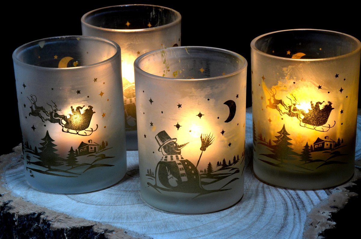Candles by Milanne, Kerst-Sneeuwpop Kaarsen set in glas - Set van 4 stuks =BEKIJK VIDEO