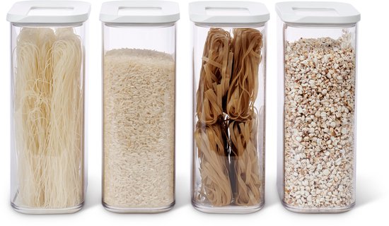 Quatre boîtes de conservation Mepal Modula avec couvercles blancs, remplies de riz, nouilles et céréales.
