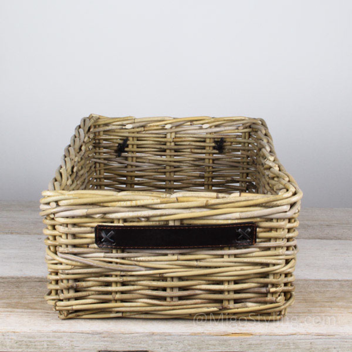 MigoStyling - Kastmand - Met leren riem - Rotan Grey - L55 x Br 33 x H 17 cm