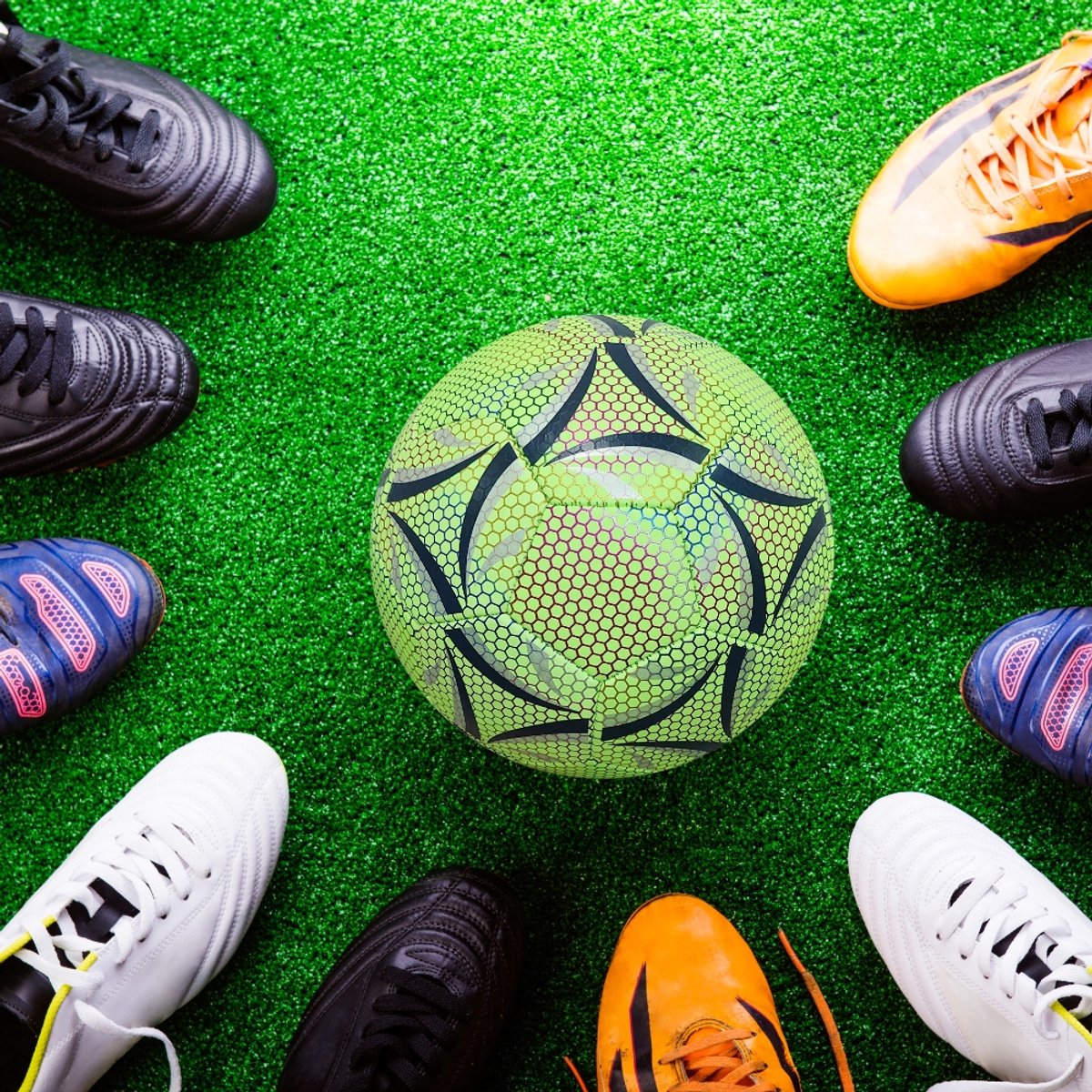 VIVE Fitness - Fluorescerende Voetbal - Lichtgevend - Geel-Limoen — cadeau in Spellen & Speelgoed - foto 2