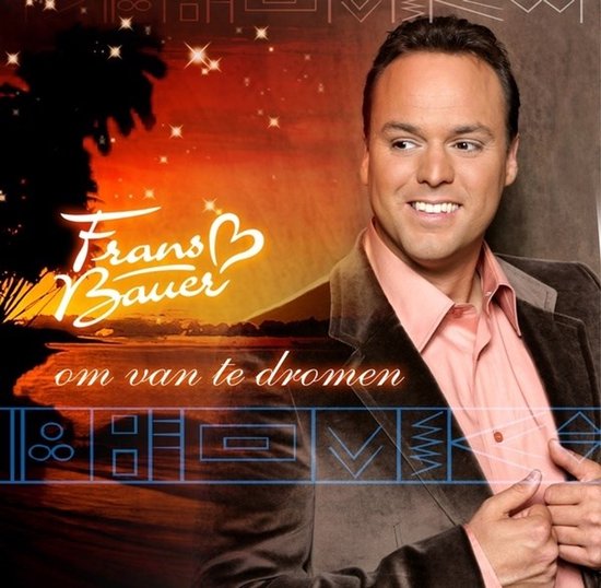 Frans Bauer om van te dromen. Frans Bauer glimlacht, met een zonsondergang en palmbomen op de achtergrond.