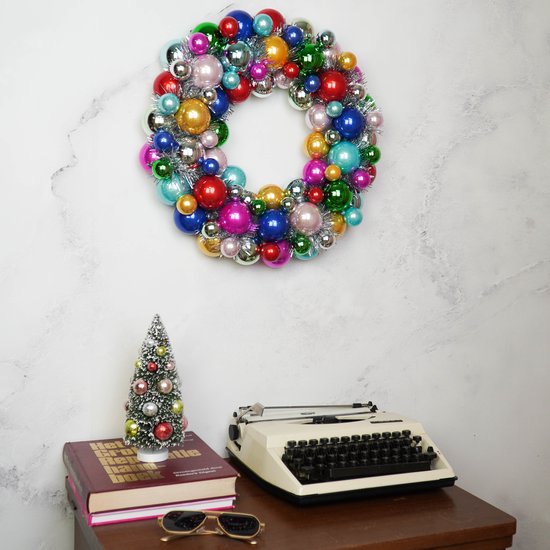Housevitamin Décoration de Noël – Couronne de Noël Boules de Noël – Plastique – Multicolore – 34x10 cm – Luxe & Incassable – Couronne de Noël Colorée