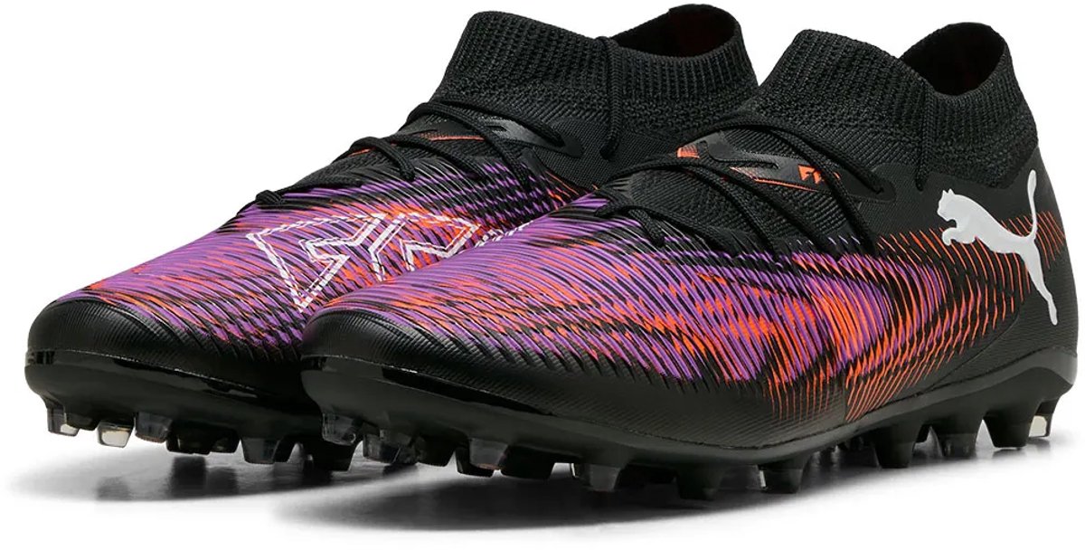 Puma FUTURE 8 MATCH voetbalschoenen in zwart met paarse en oranje details, lichtgewicht mesh bovenwerk en gripcontrol.