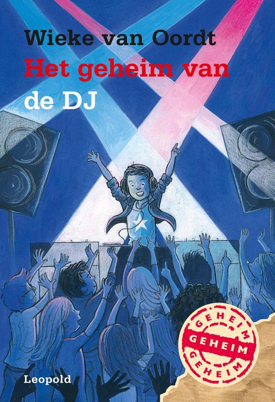 Boekomslag: Een DJ met koptelefoon staat met opgeheven armen voor een menigte.