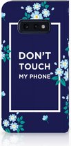 Geschikt voor Samsung Galaxy S10e Standcase Hoesje Flowers Blue DTMP