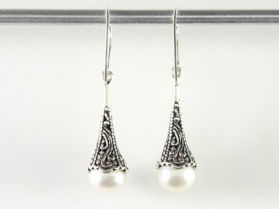 Boucles d'oreilles pendantes en argent ornées de perles d'eau douce