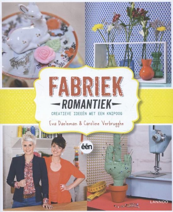 Boek 'Fabriek Romantiek' met de ondertitel 'Creatieve ideeën met een knipoog'. Twee vrouwen staan lachend naast elkaar. Ook te zien: een decoratieve hert, bloemen in vazen en een prikbord in de vorm van een cactus.