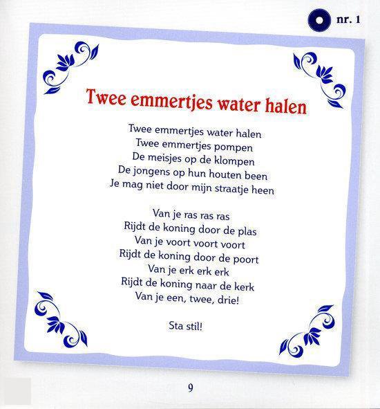 Een kinderliedje getiteld 'Twee emmertjes water halen', met decoratieve blauwe bloemen.