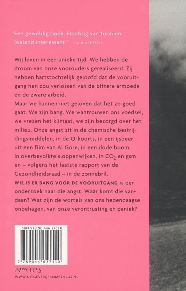 Achterkant van een roze boek met de titel 'Wie is er bang voor de vooruitgang' in paarse letters. ISBN en uitgever Promtheus zichtbaar.