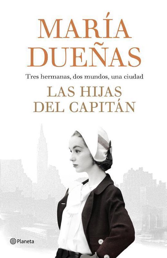 Boekomslag voor 'Las hijas del Capitán' met een vrouw in een jaren '40 outfit tegen een silhouet van New York.