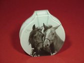 Vaasje met paarden - fotoprint 15 x 15 cm van Mario Morena