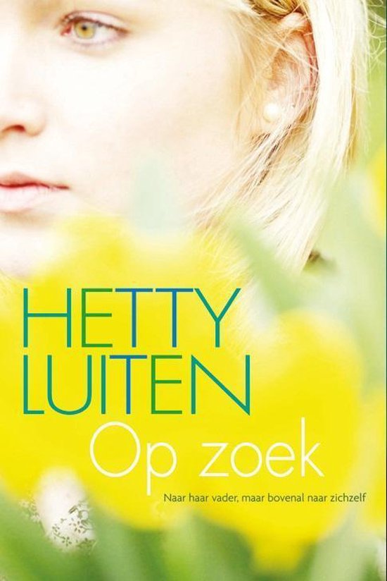 Boekcover met een close-up van een blonde vrouw met een parel in haar oor, omringd door gele bloemen. Titel: "HETTY LUITEEN Op zoek".