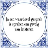 Tegeltje met Spreuk (Tegeltjeswijsheid): In een waardevol gesprek is spreken een gevolg van luisteren + Kado verpakking & Plakhanger