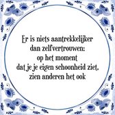 Tegeltje met Spreuk (Tegeltjeswijsheid): Er is niets aantrekkelijker dan zelfvertrouwen; op het moment dat je je eigen schoonheid ziet, zien anderen het ook + Kado verpakking & Pla