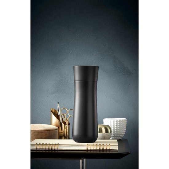 WMF Impulse Reisbeker, roestvrij staal, 0,3 l, automatische sluiting, 360°-drinkopening, houdt dranken 6 uur warm/12 uur koud, grijs WMF Impulse Reisbeker, roestvrij staal, 0,3 l, automatische sluiting, 360°-drinkopening, houdt dranken 6 uur warm/12 uur koud, grijs
